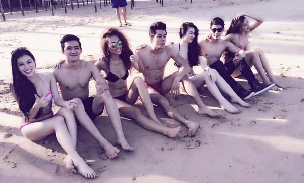 Ngọc Trinh khoe làn da siêu trắng trên bãi biển Pattaya 13