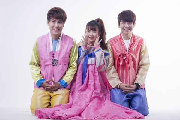 Khởi My nhí nhảnh diện Hanbok cùng với La Thăng  1