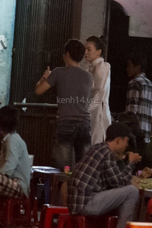 H&agrave; Hồ bị fan bao v&acirc;y khắp nơi 11