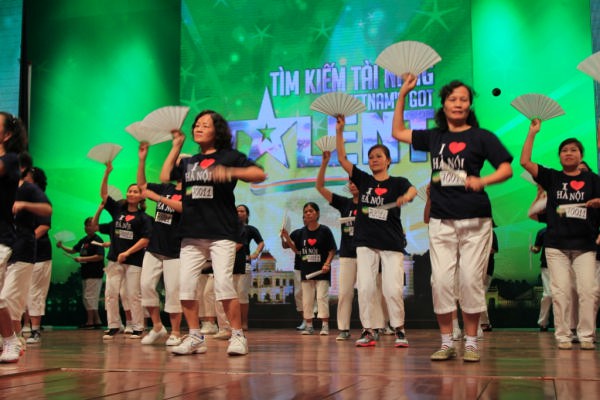 Các cụ U80 nhảy hiphop trên sân khấu Got Talent 2