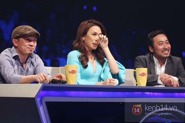 Mỹ Tâm rơm rớm vì sinh nhật bất ngờ trên sân khấu 6