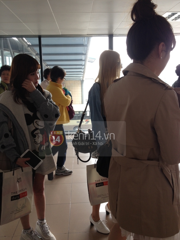 Clip: T-ara vất vả vượt vòng vây fan Việt về khách sạn 19