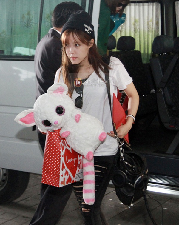 Clip: T-ara vất vả vượt vòng vây fan Việt về khách sạn 28