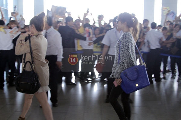 Clip: T-ara vất vả vượt vòng vây fan Việt về khách sạn 32