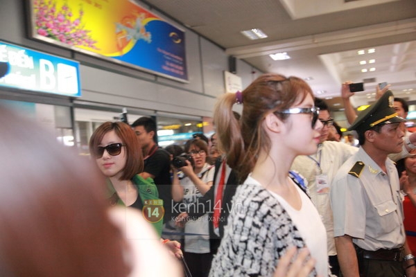 Clip: T-ara vất vả vượt vòng vây fan Việt về khách sạn 1