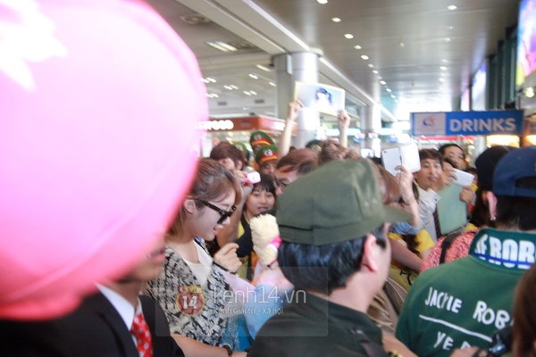 Clip: T-ara vất vả vượt vòng vây fan Việt về khách sạn 8