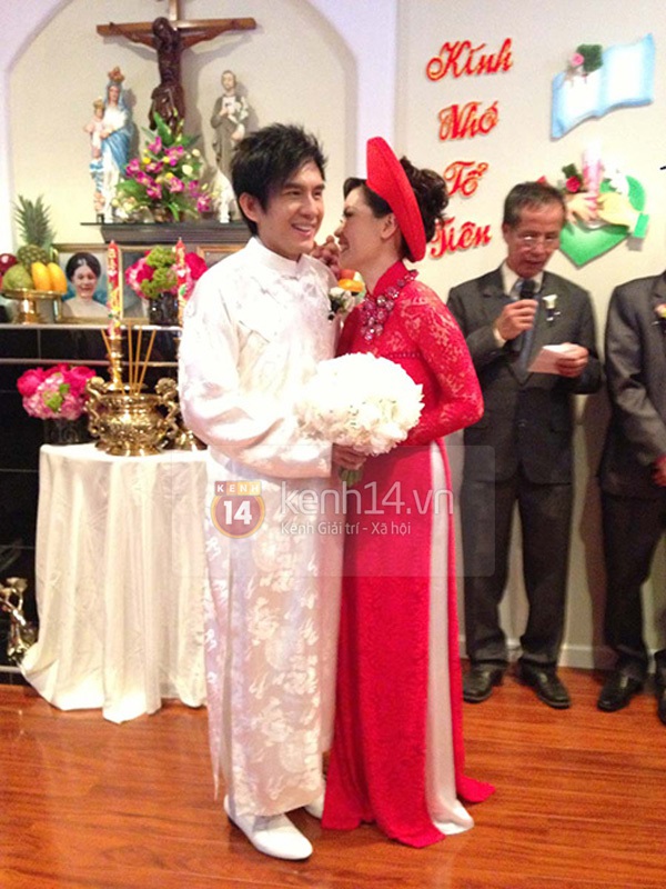 Đan Trường ngượng ngùng hôn cô dâu Thủy Tiên trong đám cưới 5