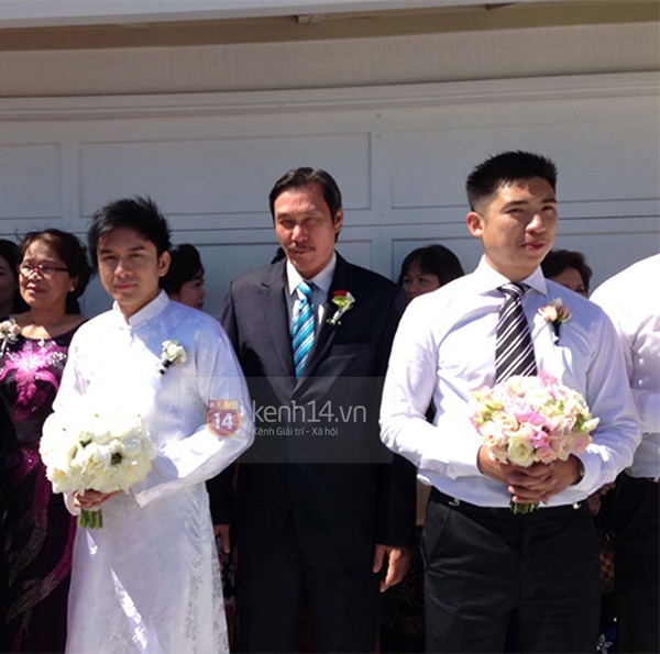 Đan Trường ngượng ngùng hôn cô dâu Thủy Tiên trong đám cưới 2