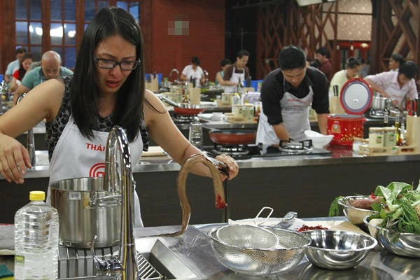 Master Chef: Thí sinh nam khóc nức nở vì phải sát sinh 7