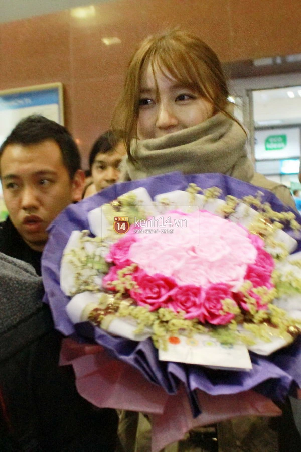 Yoon Eun Hye che nửa mặt, thân thiện chào fan Việt 10