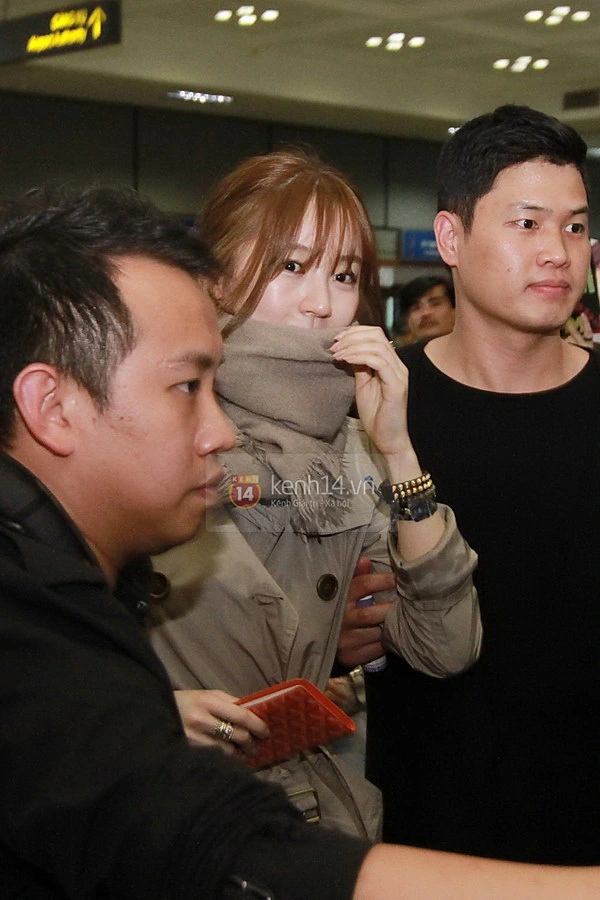 Yoon Eun Hye che nửa mặt, thân thiện chào fan Việt 5