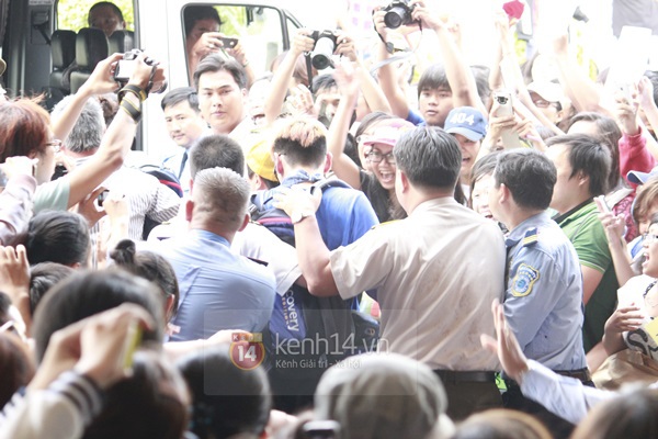 Eunhyuk và dàn sao Hàn trở lại Sài Gòn tiếp tục ghi hình 9