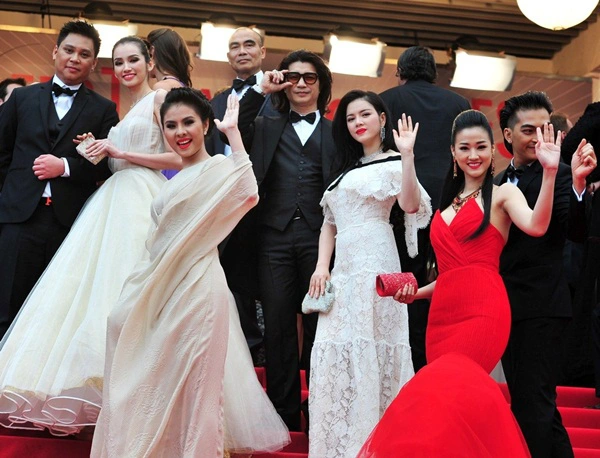 Cận cảnh trang phục của sao Việt trên thảm đỏ Cannes 2013 12