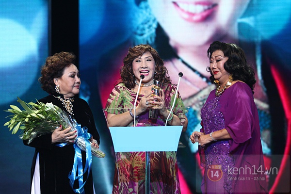 Hồ Trung Dũng bất ngờ "vượt mặt" Noo Phước Thịnh tại "HTV Award 2013" 21