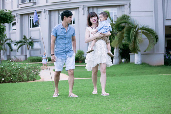 Vợ Lý Hải gần đến ngày sinh vẫn đi bơi với chồng con 11
