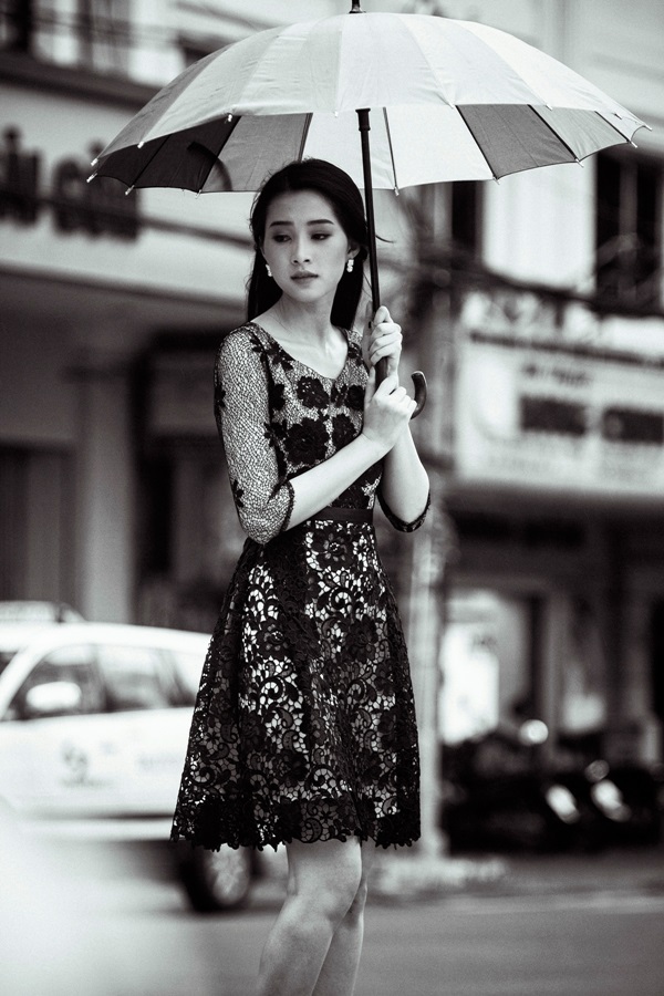 Hoa hậu Thu Thảo đẹp trầm buồn trong bộ ảnh trắng đen 2
