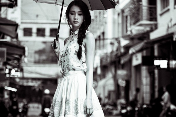 Hoa hậu Thu Thảo đẹp trầm buồn trong bộ ảnh trắng đen 4
