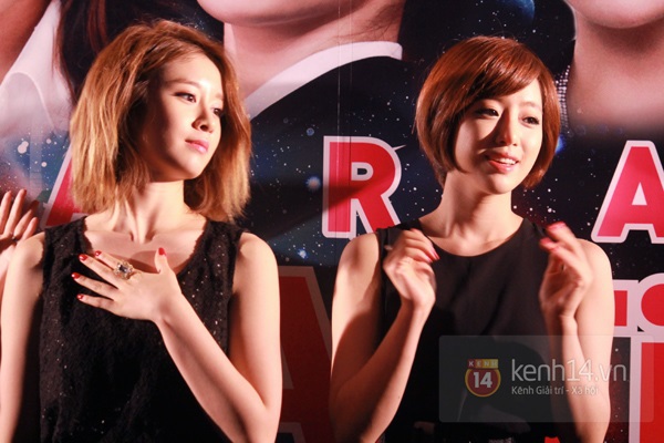 Độc quyền từ Hồng K&ocirc;ng: Jiyeon si&ecirc;u cute trong họp b&aacute;o của T-ara 7