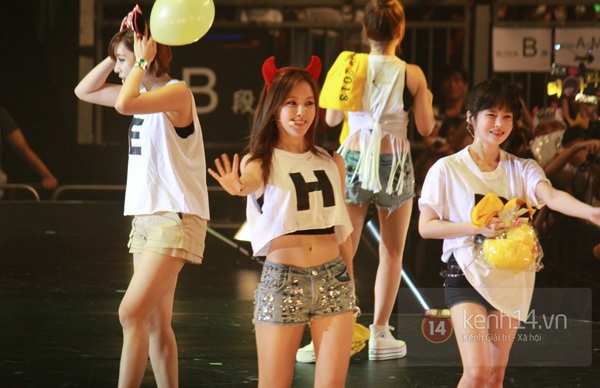 Độc quyền từ Hồng K&ocirc;ng: T-ara "ch&aacute;y" hết m&igrave;nh trong concert v&igrave; fan 29