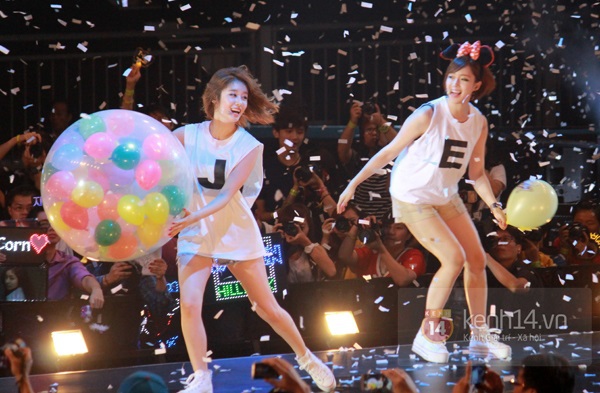 Độc quyền từ Hồng K&ocirc;ng: T-ara "ch&aacute;y" hết m&igrave;nh trong concert v&igrave; fan 31