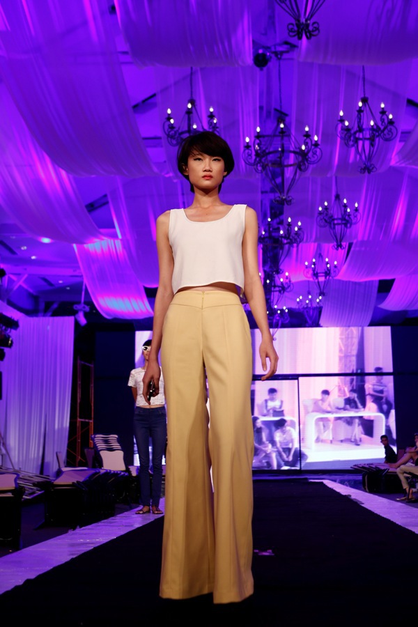 Xuân Lan vác bụng bầu làm đạo diễn catwalk 8