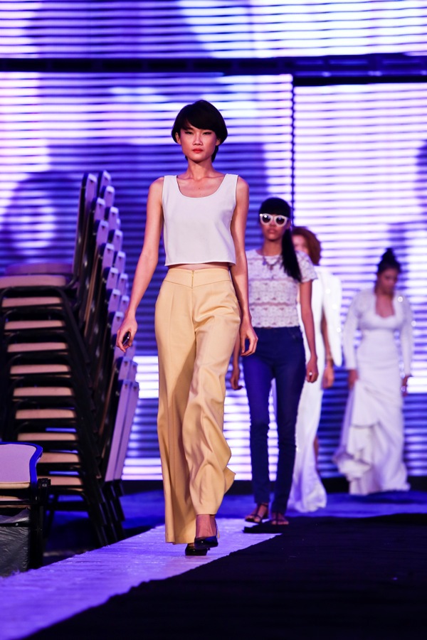 Xuân Lan vác bụng bầu làm đạo diễn catwalk 9