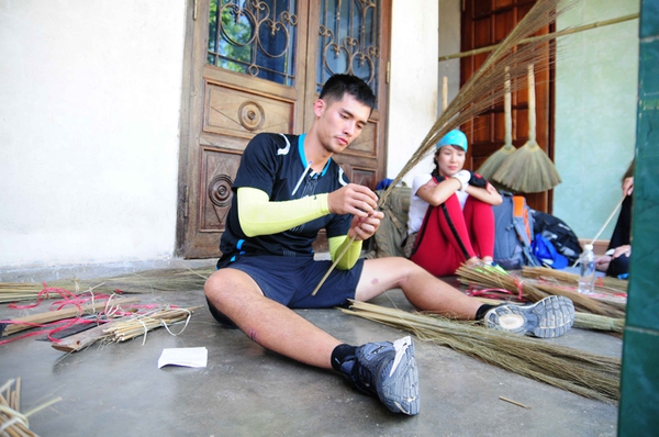 Linh Chi bị ném đá trong "Cuộc đua kỳ thú" vì phát ngôn vô lễ 17