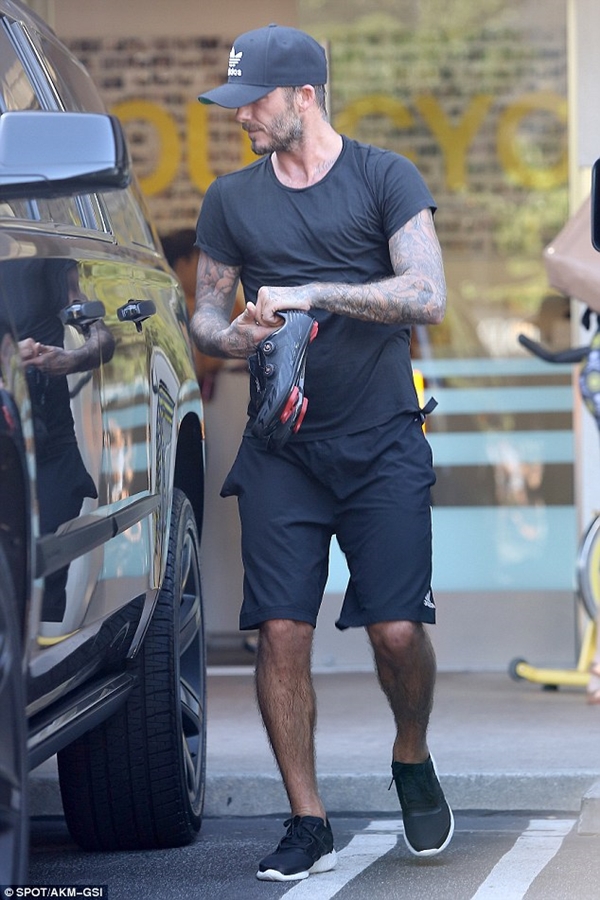 David Beckham mồ hôi nhễ nhại bước ra khỏi phòng tập gym 2