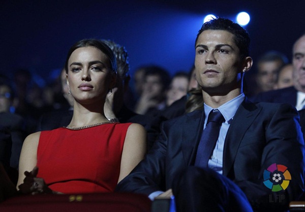 Irina Shayk lộng lẫy sánh bước bên Ronaldo trong gala trao giải 8