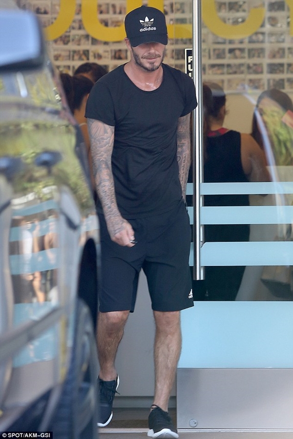 David Beckham mồ hôi nhễ nhại bước ra khỏi phòng tập gym 1