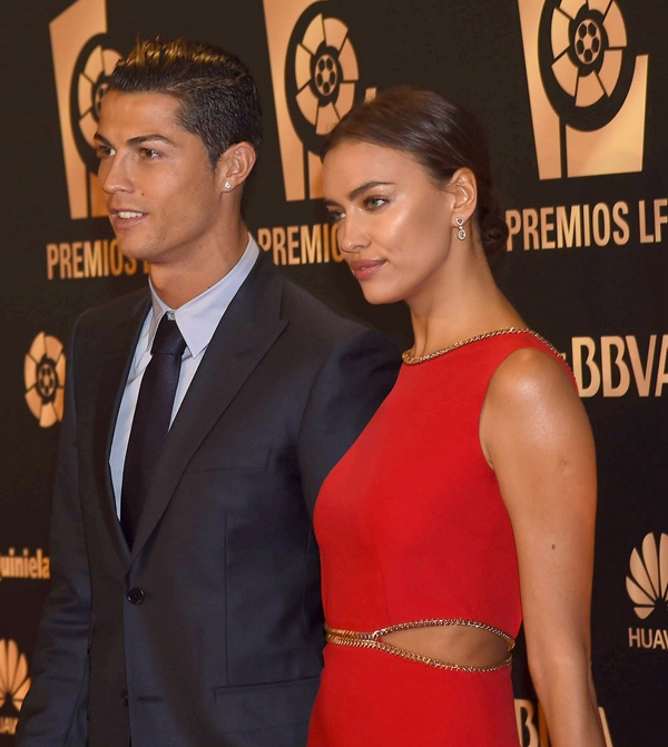 Irina Shayk lộng lẫy sánh bước bên Ronaldo trong gala trao giải 5