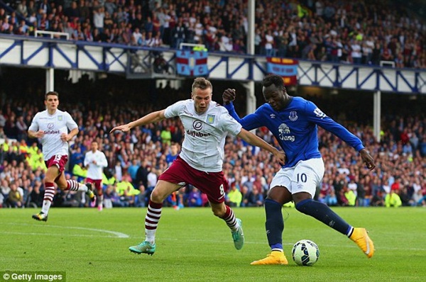 Dứt tinh với MU, Tom Cleverley rao bán kỷ vật với đội bóng 2