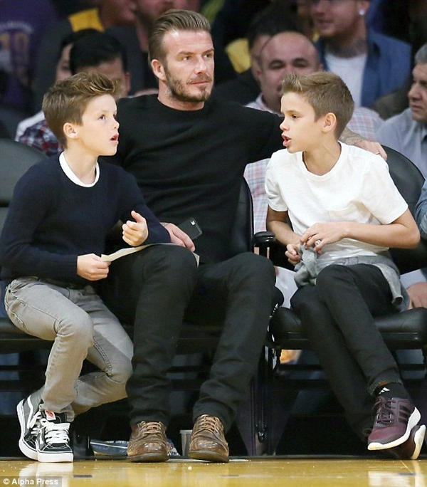 Beckham bảnh bao dẫn Cruz và Romeo đi xem bóng rổ 1
