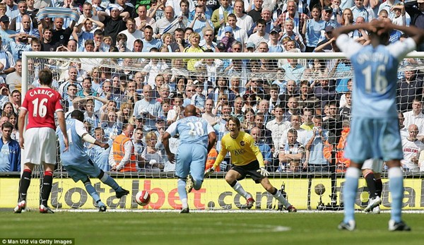 Derby th&agrave;nh Manchester v&agrave; những khoảnh khắc đ&aacute;ng nhớ nhất 10