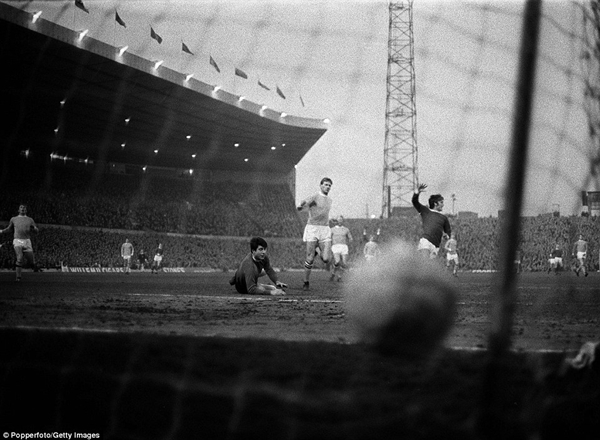 Derby th&agrave;nh Manchester v&agrave; những khoảnh khắc đ&aacute;ng nhớ nhất 3
