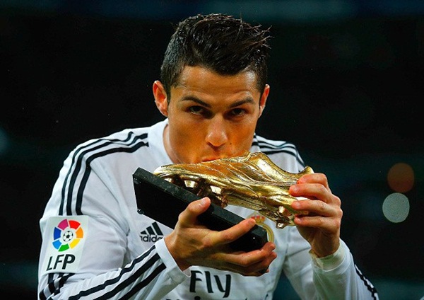 Hài hước: "Chiếc Giày Vàng" làm Ronaldo không thể tập trung thi đấu 1