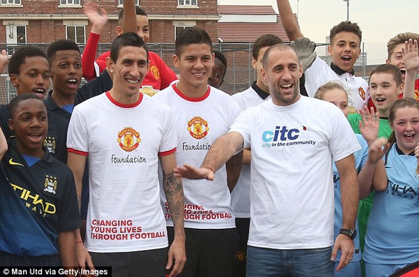 Cầu thủ của MU và Man City chung tay từ thiện trước trận derby 2