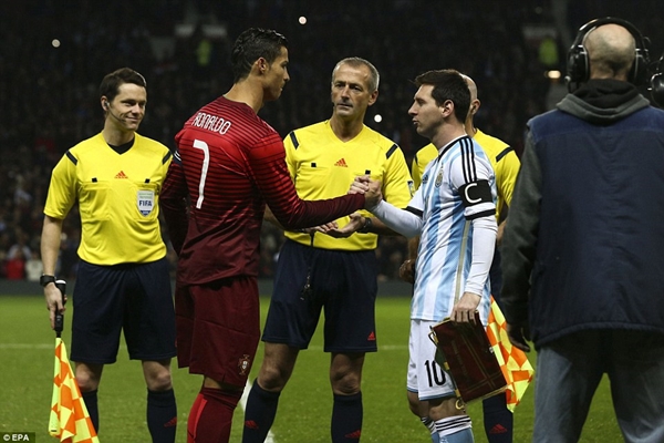 Bất ngờ với hình ảnh "đôi bạn thân" Ronaldo - Messi 3