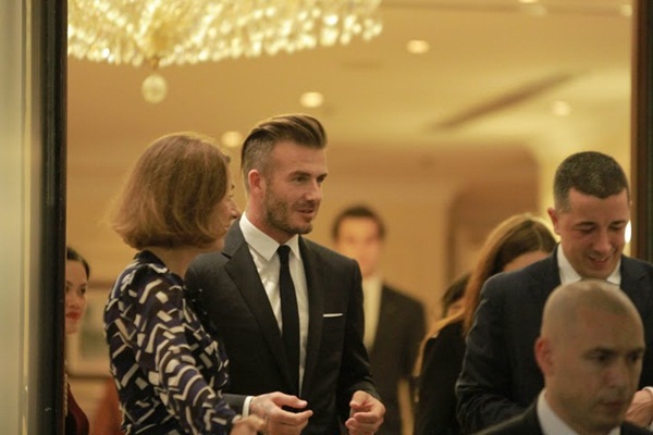 Cận cảnh vẻ quyến rũ chết người của David Beckham khi đi dự tiệc tại Hà Nội 12