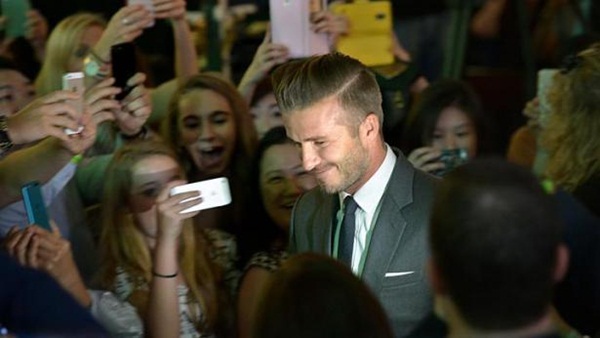 David Beckham khoe ảnh thư giãn trong hồ bơi “vô cực” ở Singapore  6