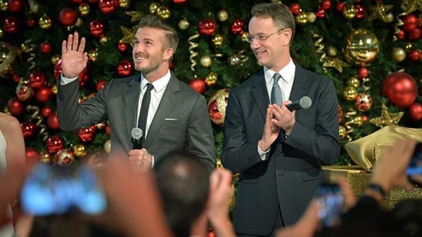 David Beckham khoe ảnh thư gi&atilde;n trong hồ bơi &ldquo;v&ocirc; cực&rdquo; ở Singapore  7
