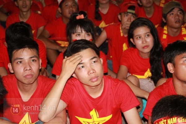 Fan Sài Gòn cũng suy sụp vì thất bại của đội nhà 1