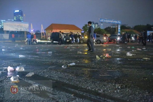 Mỹ Đình hóa "bãi rác" khổng lồ sau trận thua của ĐT Việt Nam 1