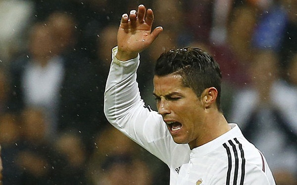 Ronaldo lại nhận điểm trừ vì tỏ thái độ với Gareth Bale 2