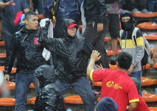 LĐBĐ châu Á sẽ điều tra vụ CĐV Malaysia đánh fan Việt Nam 1