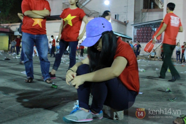 Fan Sài Gòn cũng suy sụp vì thất bại của đội nhà 12