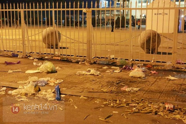 Mỹ Đình hóa "bãi rác" khổng lồ sau trận thua của ĐT Việt Nam 6