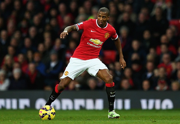 Fan MU "phát cuồng" vì... cái chân của Ashley Young 7