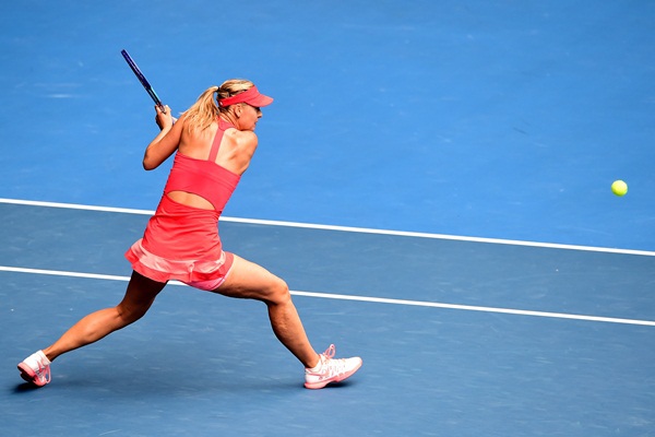 Sharapova dễ dàng hạ Bouchard trong "trận đấu mỹ nhân" tại Úc mở rộng 2