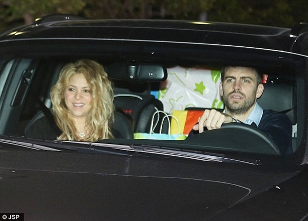 Sao Barcelona n&ocirc; nức tới dự sinh nhật con trai Pique - Shakira 1